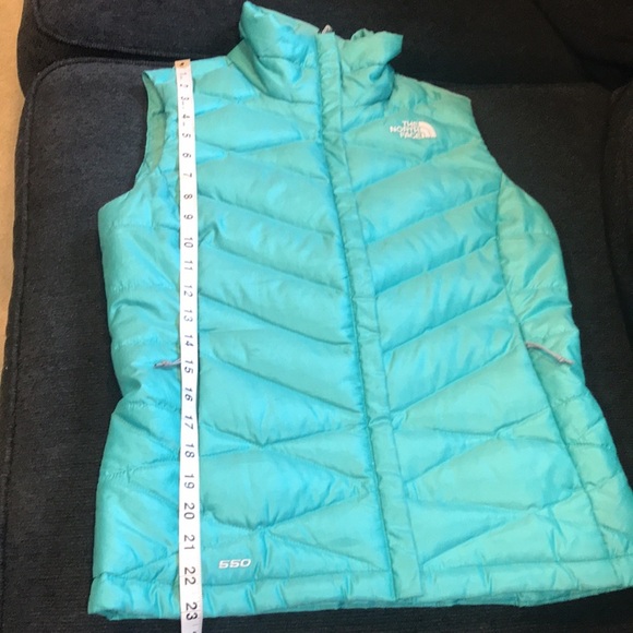 The North Face Teal 550 Quilted Goose Down Vest with Zipper Front & Pockets-XS - Picture 12 of 12